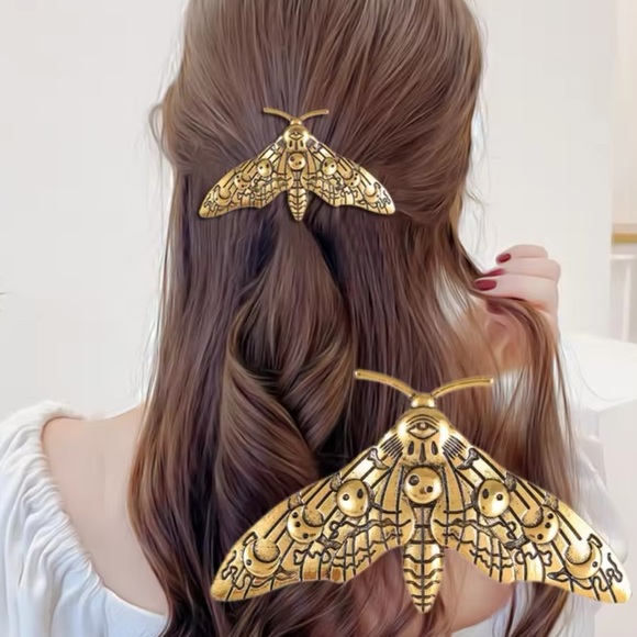 Gothic Silver Moth Hair Pin - Picture 4 of 10